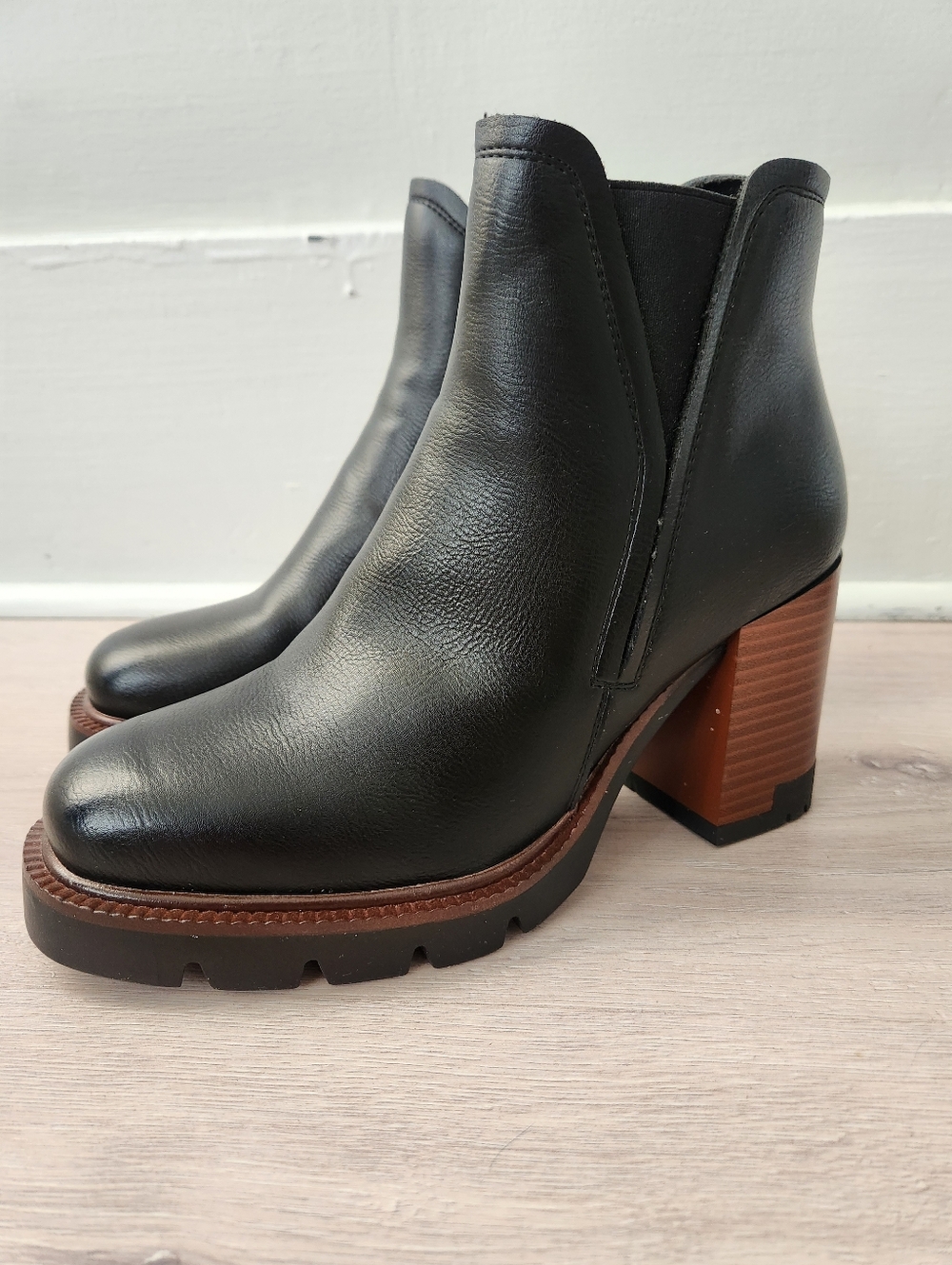 Patrizia By Spring Step WALKOFF Black Lug Sole Ankle Boots Size 9 Black